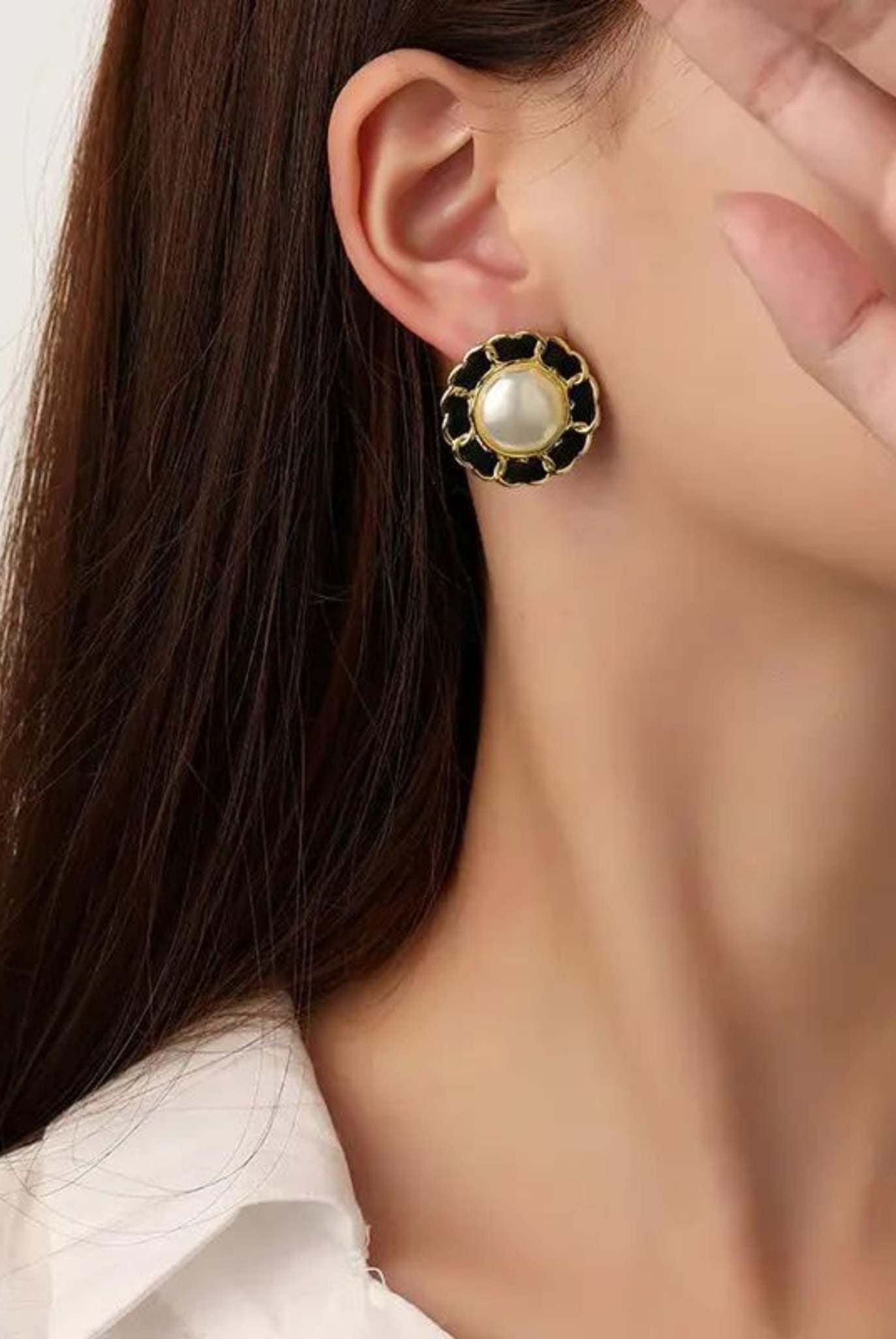 Classic Pearl Earrings