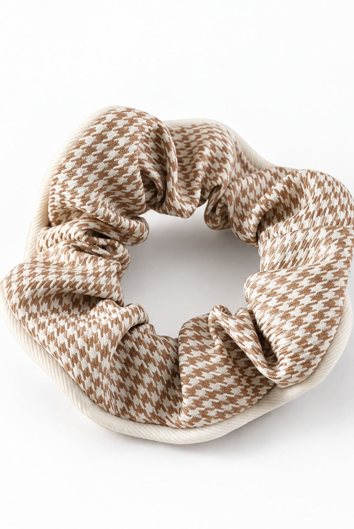 Houndstooth hair scrunchie in beige.