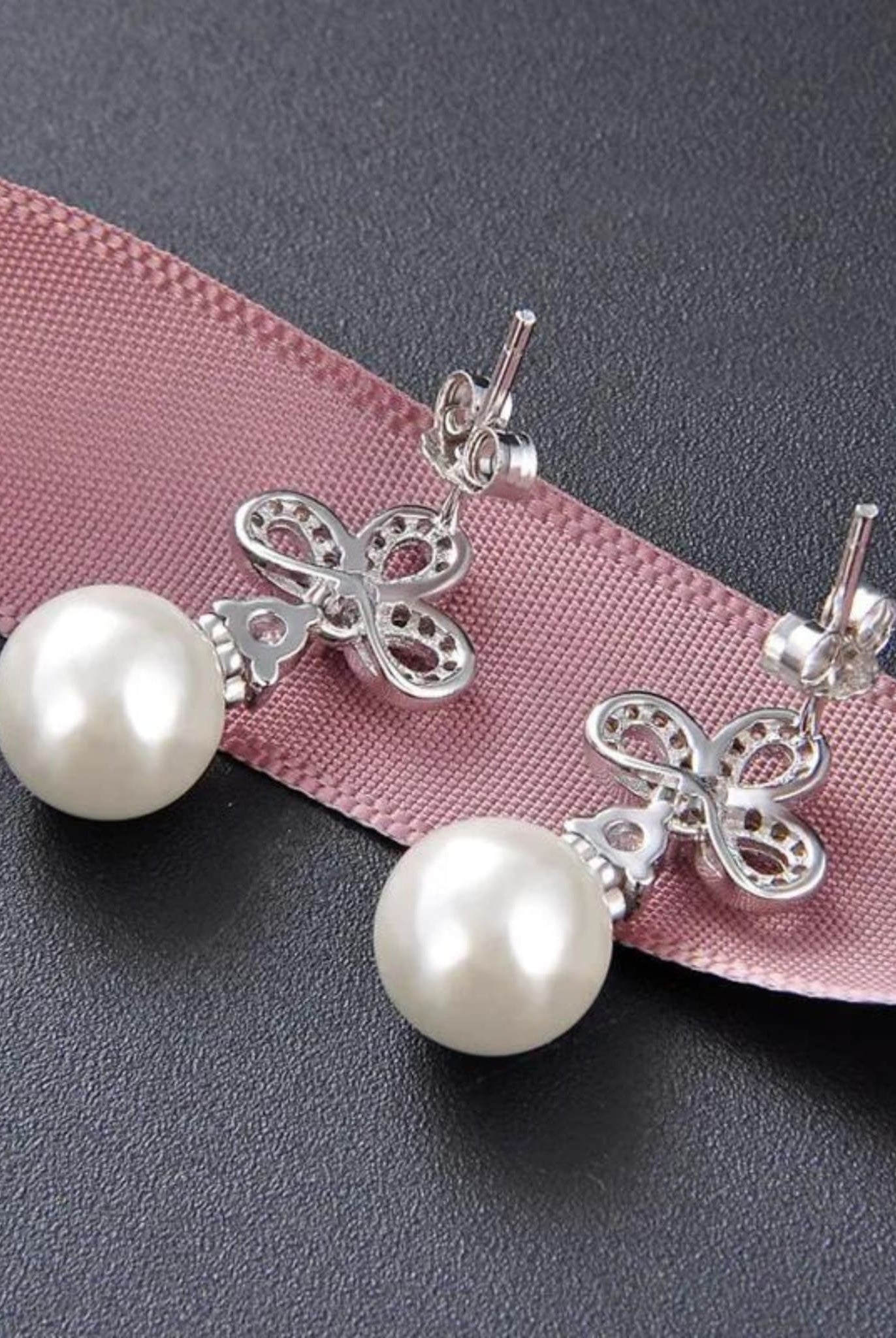 Small Knot Shape Pearl Earrings