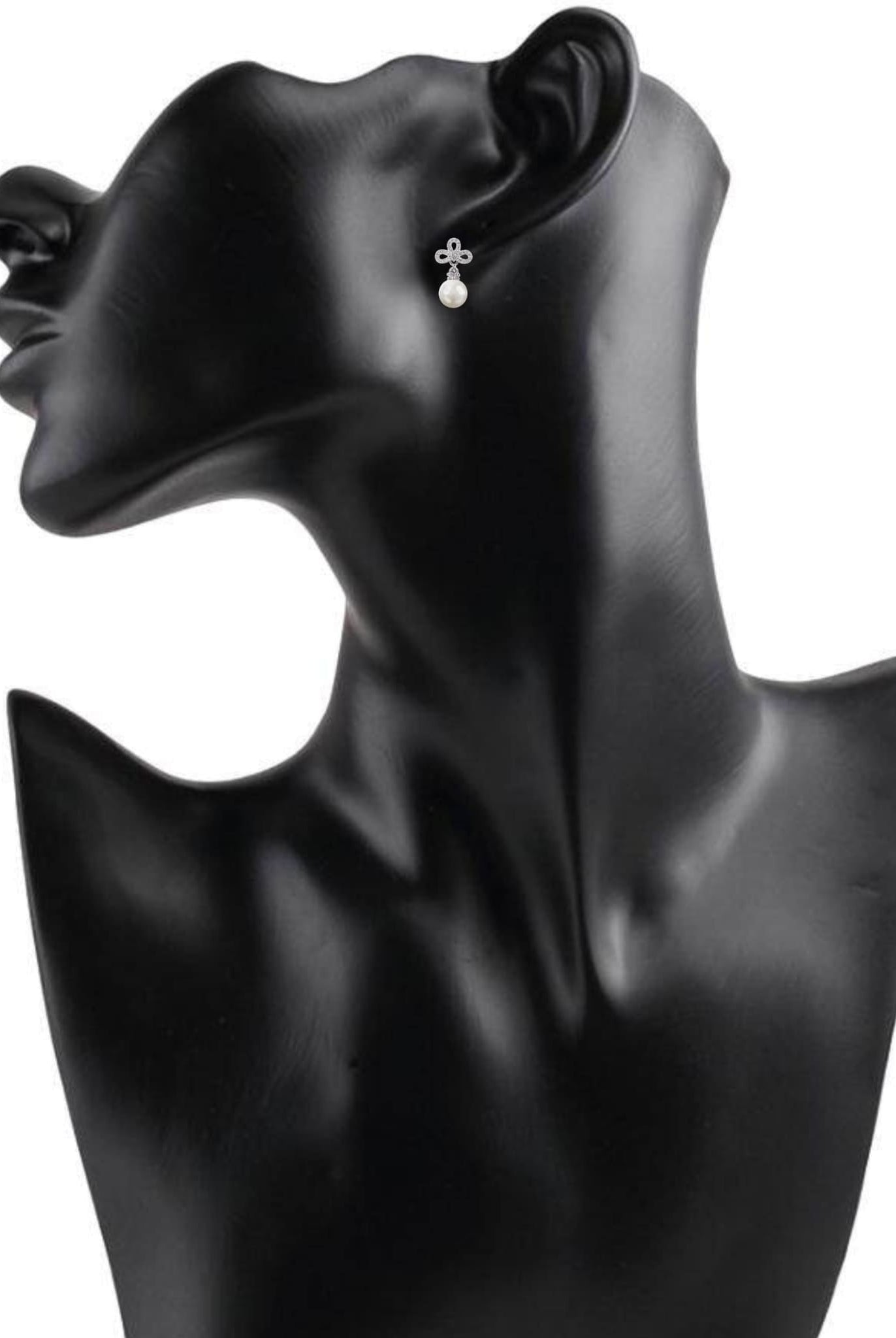 Small Knot Shape Pearl Earrings