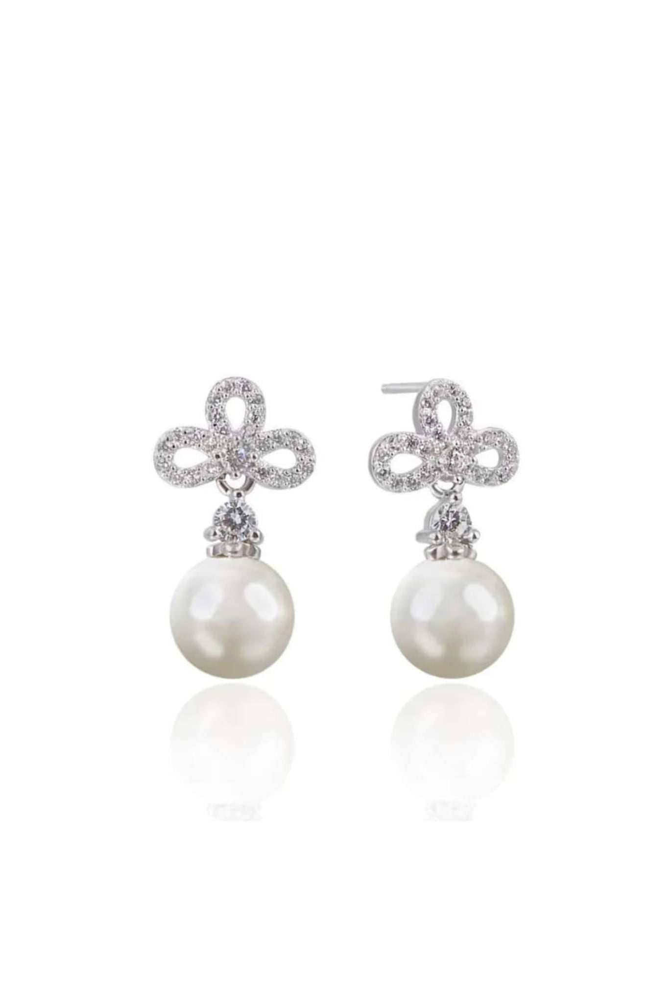 Small Knot Shape Pearl Earrings