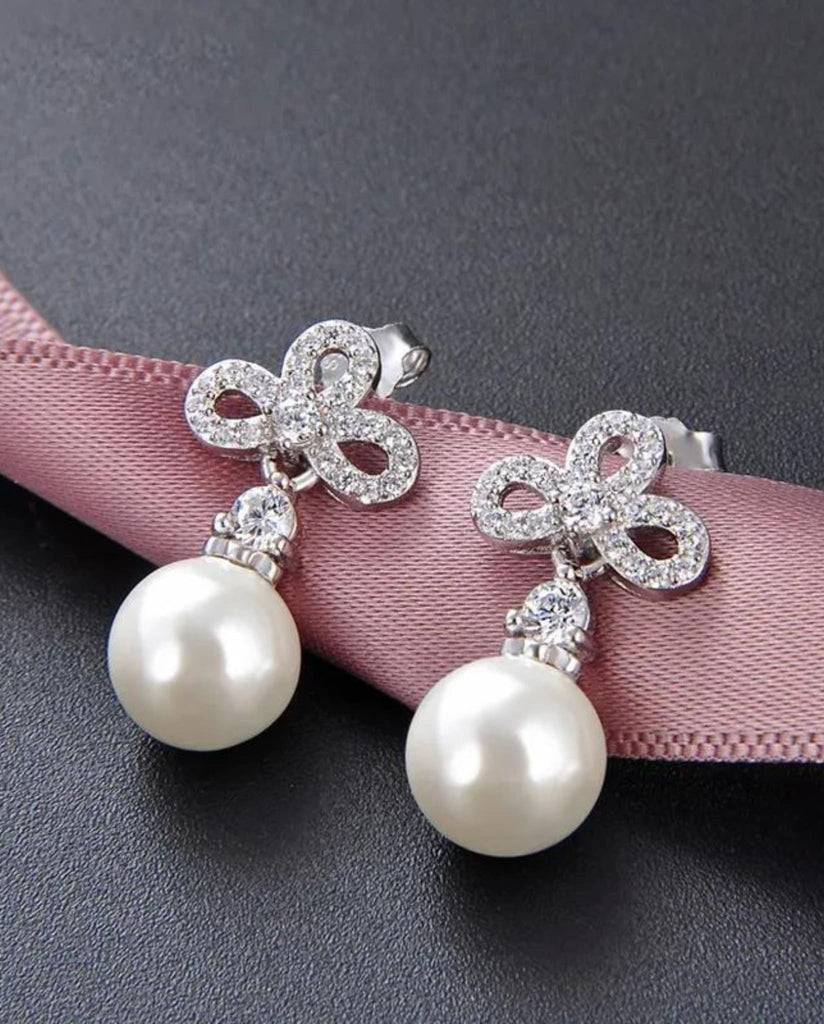 Small Knot Shape Pearl Earrings