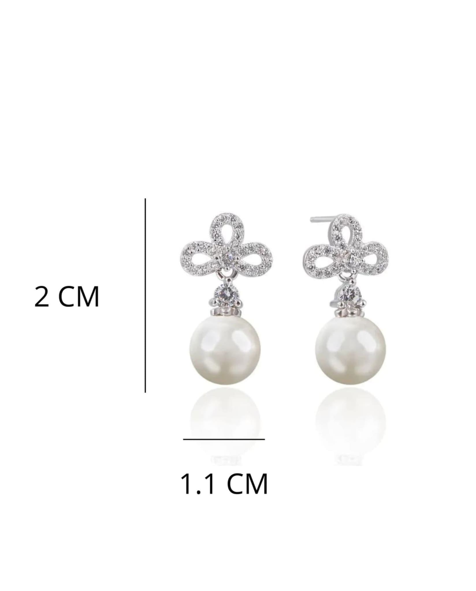 Small Knot Shape Pearl Earrings Size