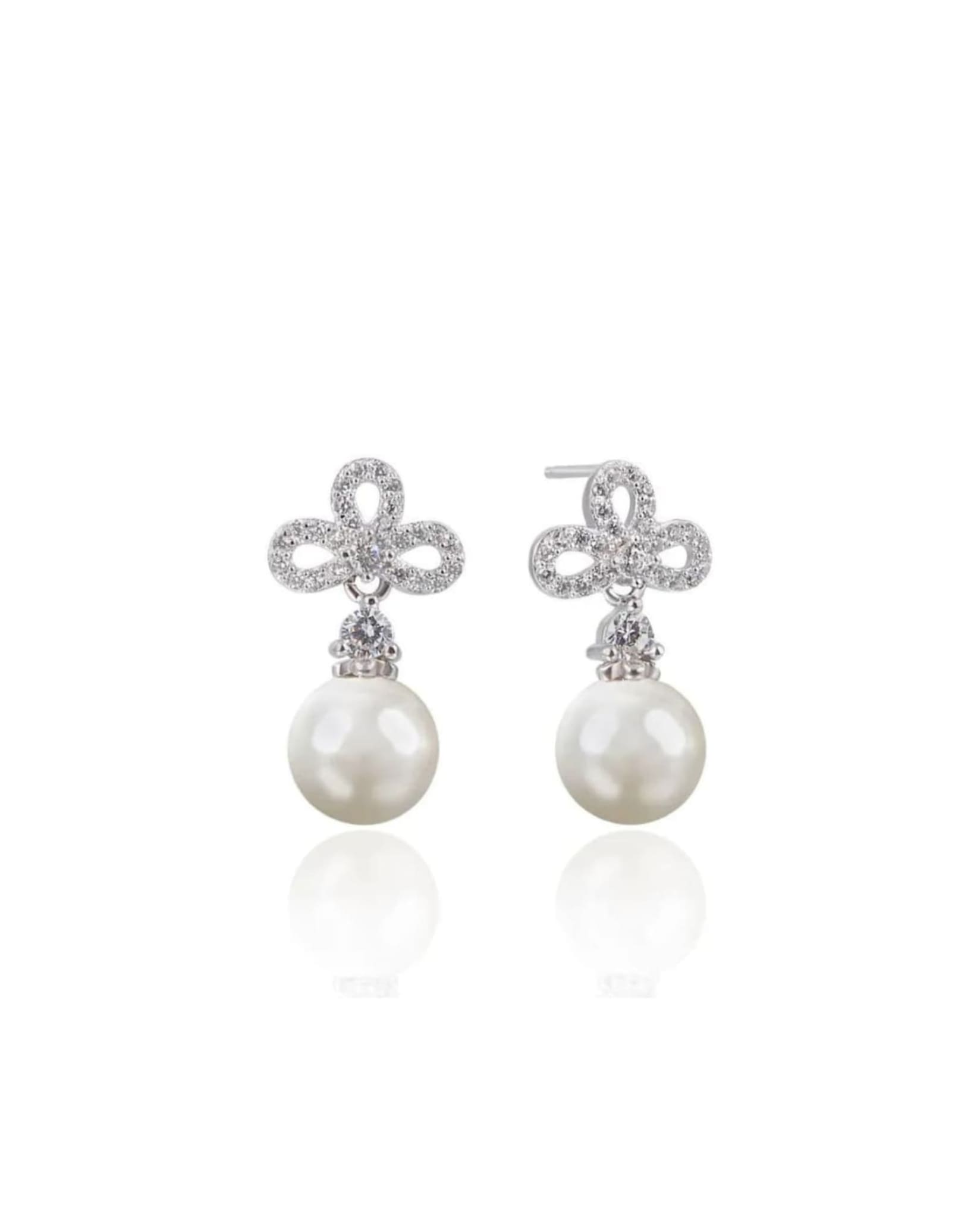 Small Knot Shape Pearl Earrings